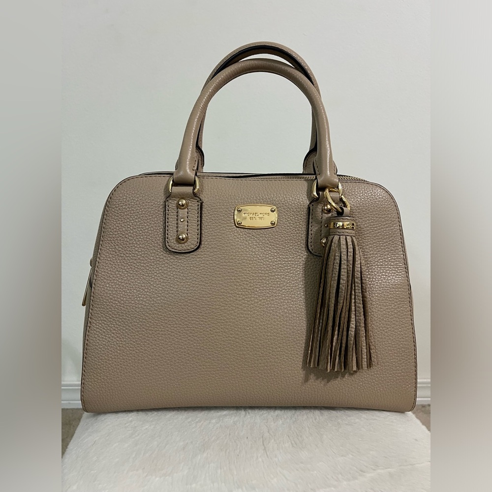 NWOT Michael Kors Beige Leather Purse!